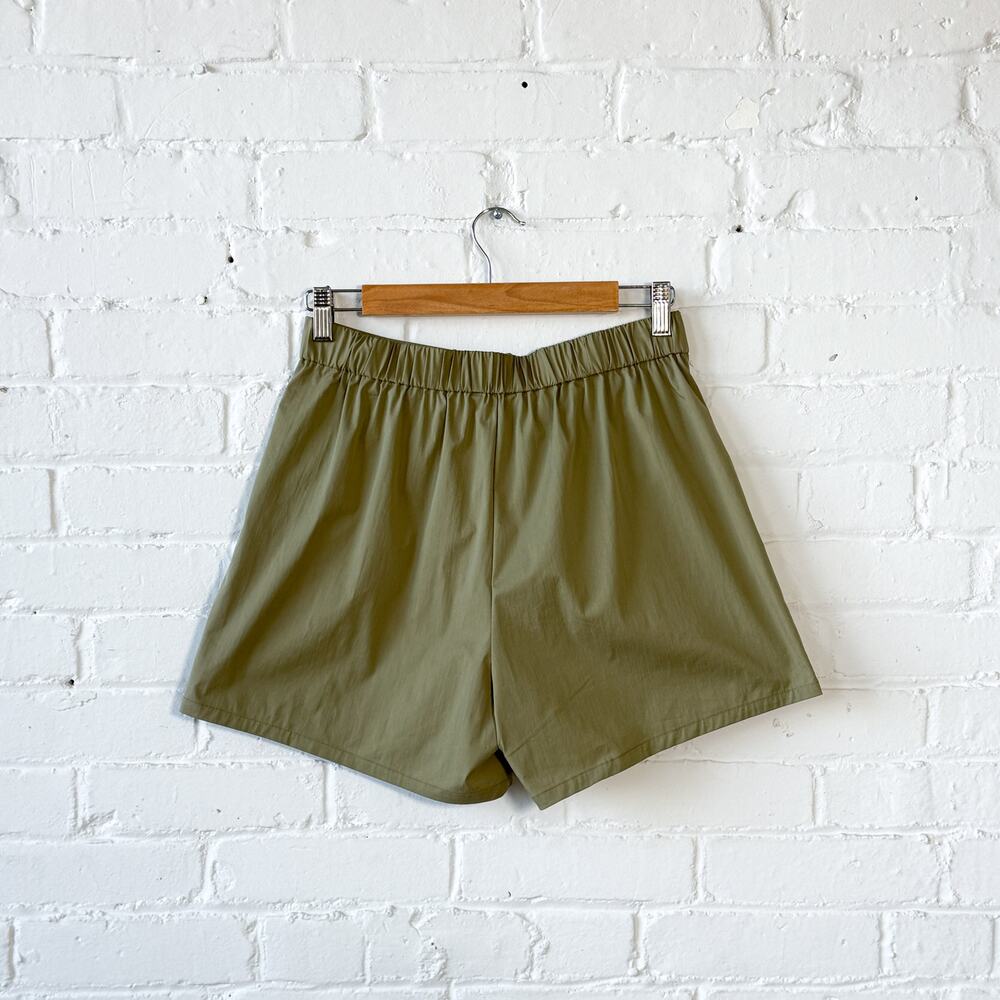 Steve Madden Anida Preppy Pleated Summer Shorts - Size L - Picture 8 of 8